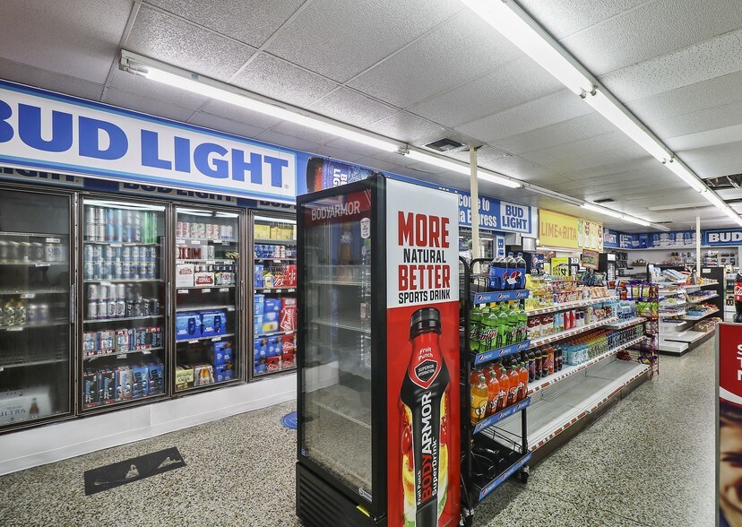 More Photos Of 8431-8433 E Colonial Dr, Orlando Service Station For Lease