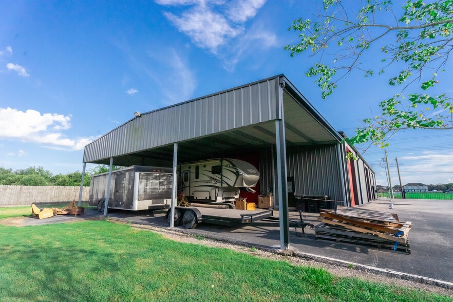 More Photos Of 1201 Steele Rd, Alvin Industrial For Sale