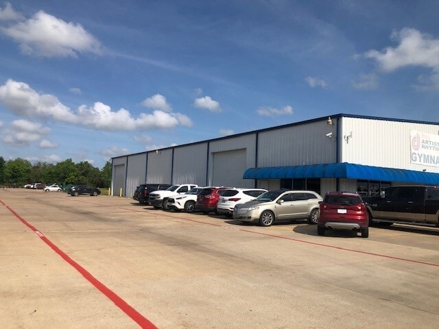 More Photos Of 5548 North Main St, Baytown Warehouse For Lease