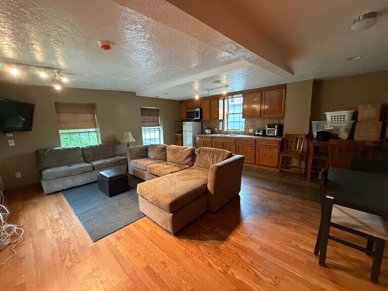 More Photos Of 816 N Milan St, Canal Fulton Warehouse For Sale