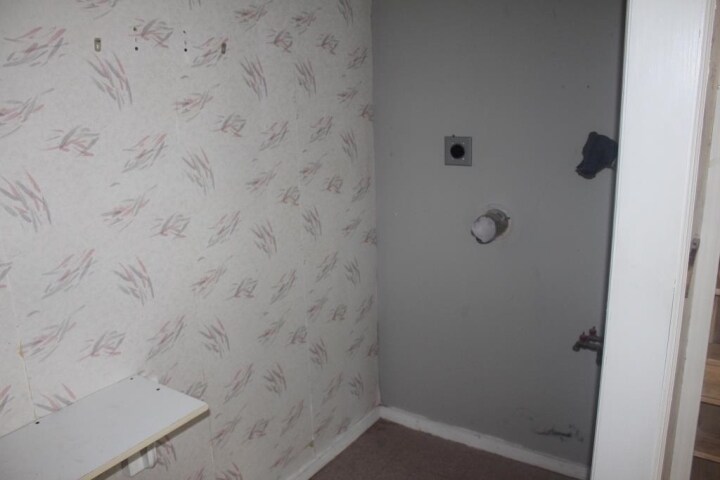 More Photos Of 28 Wall St, Oxford Freestanding For Lease