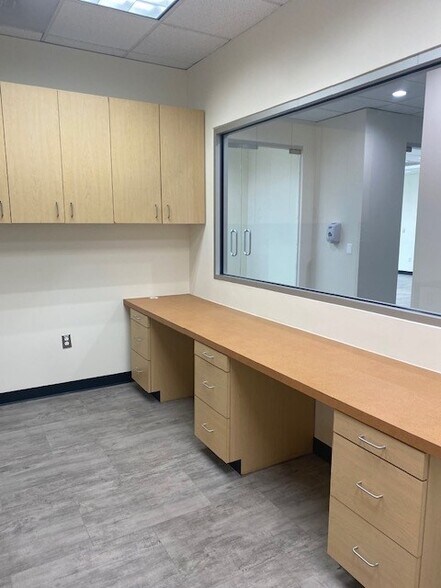 More Photos Of 21351 Gentry Dr, Sterling Office For Lease