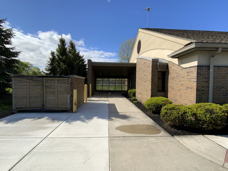 More Photos Of 5871 Monclova Rd, Maumee Medical For Lease
