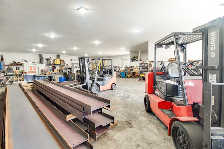 More Photos Of 103 Highland St, Orange City Warehouse For Sale