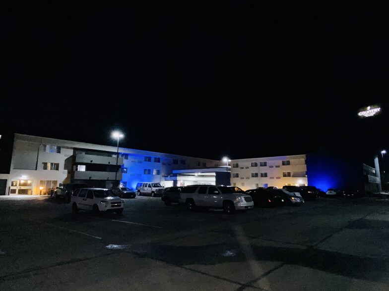 More Photos Of 1301 W Bond Cir, Lincoln Hotel For Sale