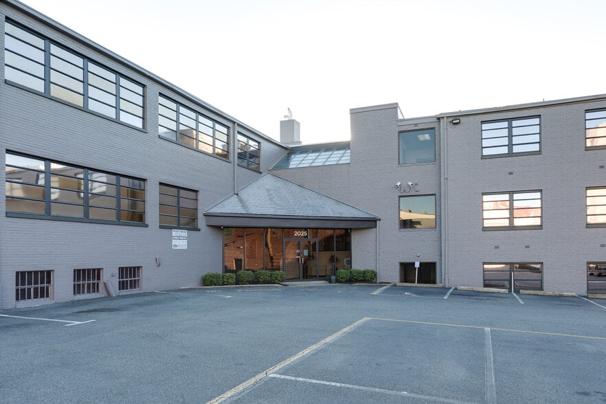 More Photos Of 2025 E Main St, Richmond Office For Lease