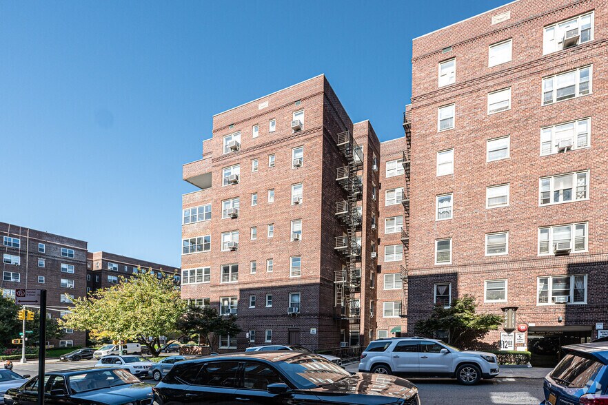 More Photos Of 6861 Yellowstone Blvd, Flushing Apartments For Sale