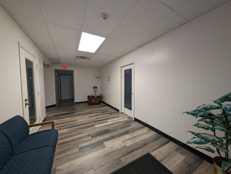 More Photos Of 401 S Earl Ave, Lafayette Office For Sale