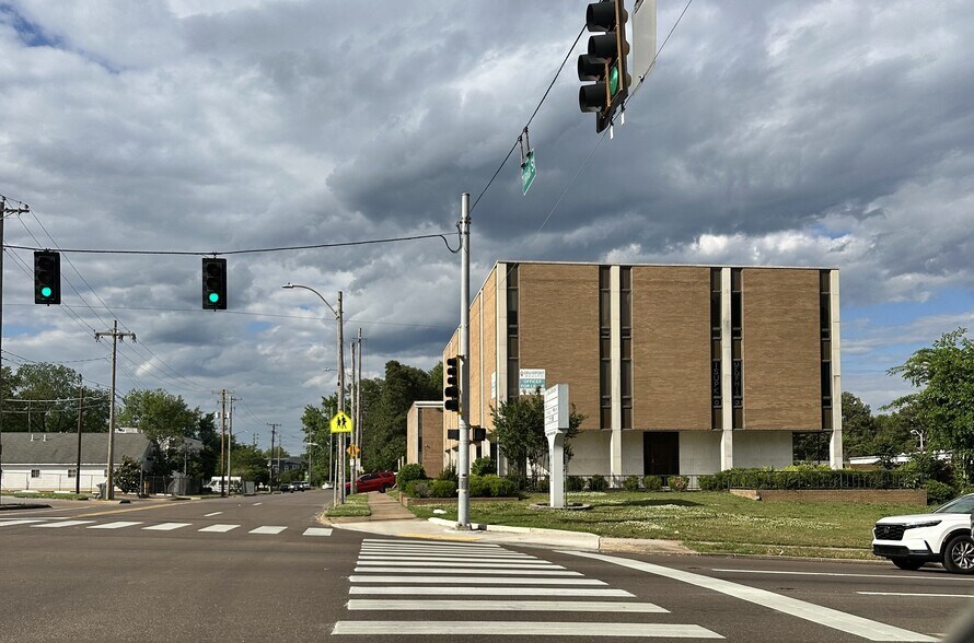 Primary Photo Of 3000 Walnut Grove Rd, Memphis Office For Sale