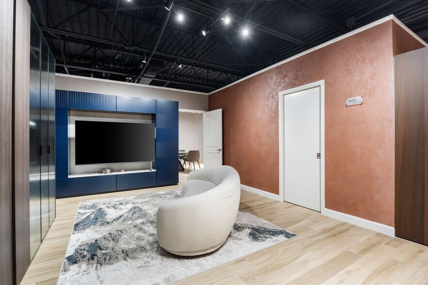 More Photos Of 800 Harbour Dr, Naples Office For Lease