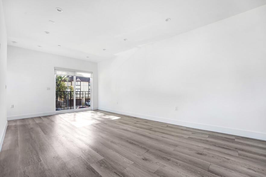 More Photos Of 21719 Hart St, Canoga Park Apartments For Sale