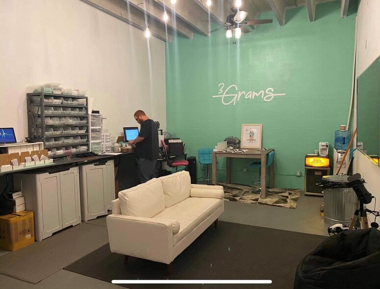 More Photos Of 1211 Okeechobee Rd, West Palm Beach Flex For Lease