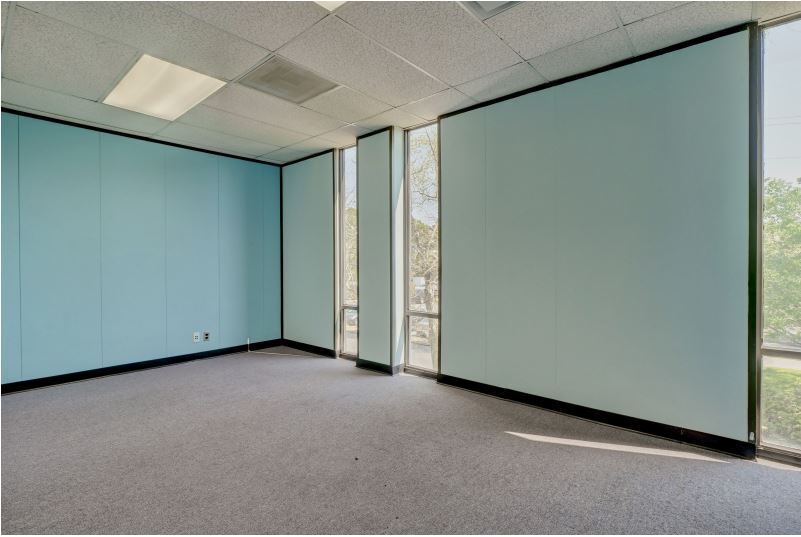 More Photos Of 5041 New Centre Dr, Wilmington Office For Sale