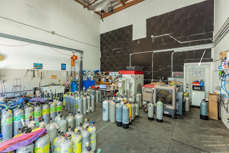 More Photos Of 300 Ohukai Rd, Kihei Showroom For Sale