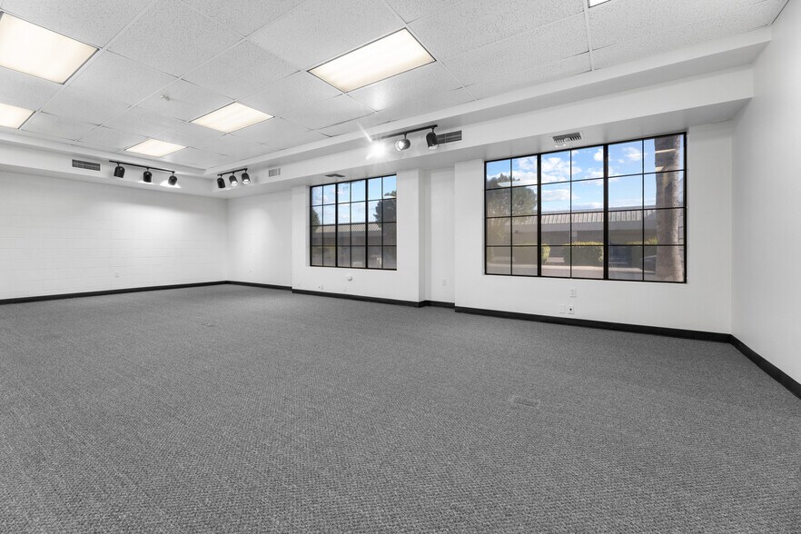 More Photos Of 2008 W Dorothea Ave, Visalia Freestanding For Lease