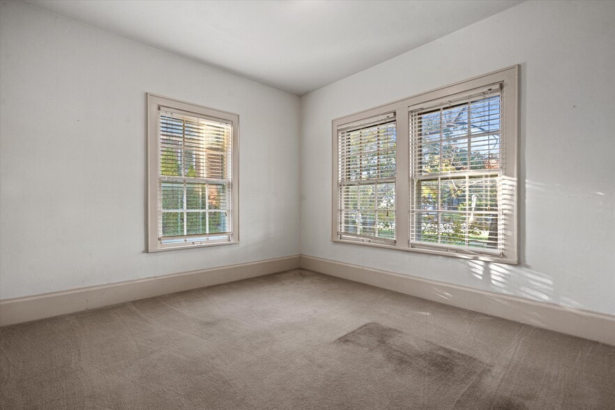 More Photos Of 2281 Swan Blvd, Milwaukee Office For Sale