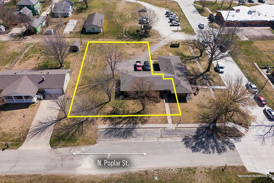 Primary Photo Of 504 N Poplar St, Peabody Medical For Sale