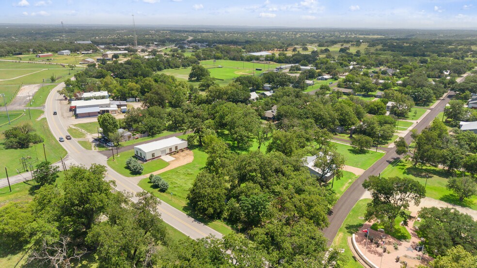 More Photos Of 404 Nugent ave, Johnson City Flex For Sale