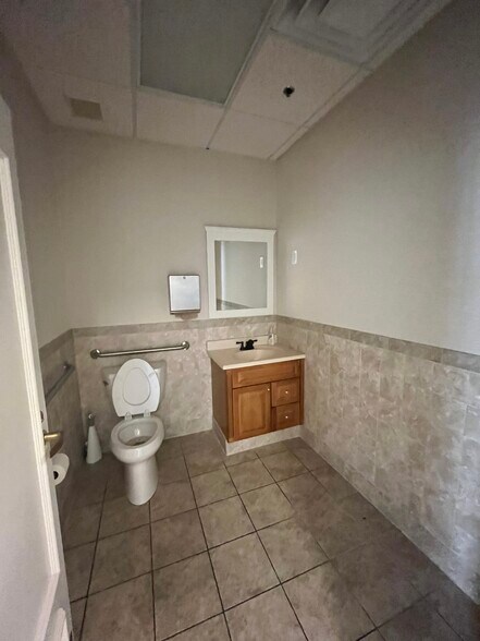 More Photos Of 12 Sammy McGhee Blvd, Jasper Office For Sale