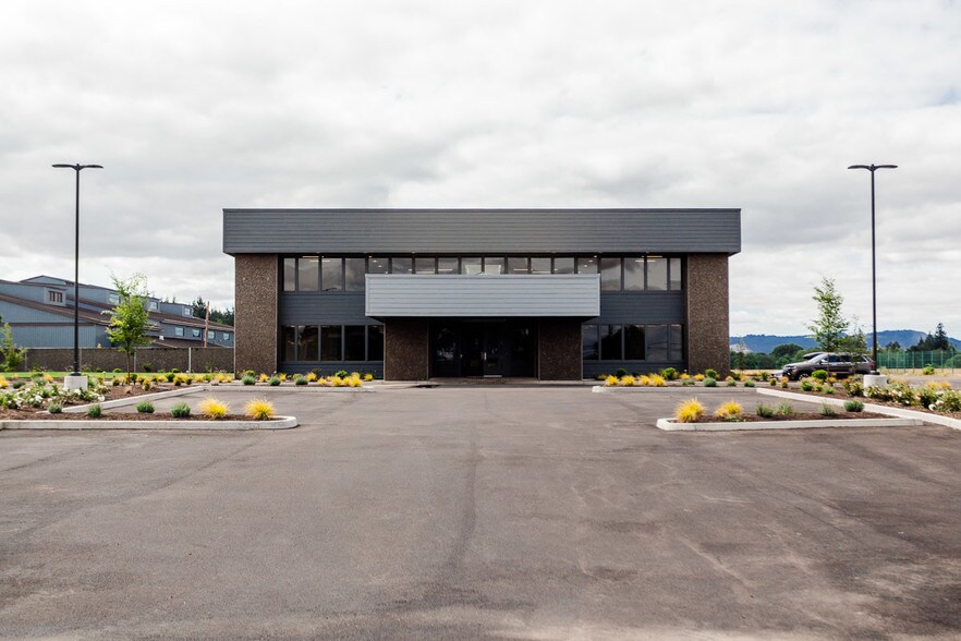 More Photos Of 3330 SE Three Mile Ln, McMinnville Light Manufacturing For Sale