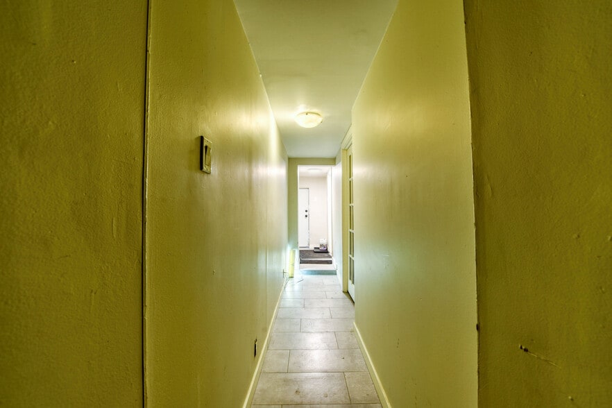 More Photos Of 2710 Rue Sherbrooke E, Montréal Apartments For Sale