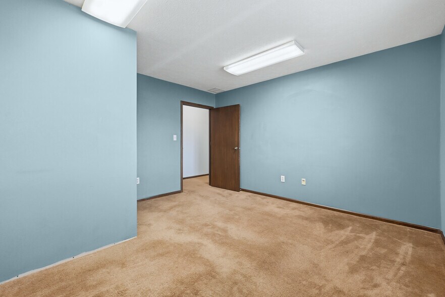 More Photos Of 3201 E Center St, Warsaw Office For Sale