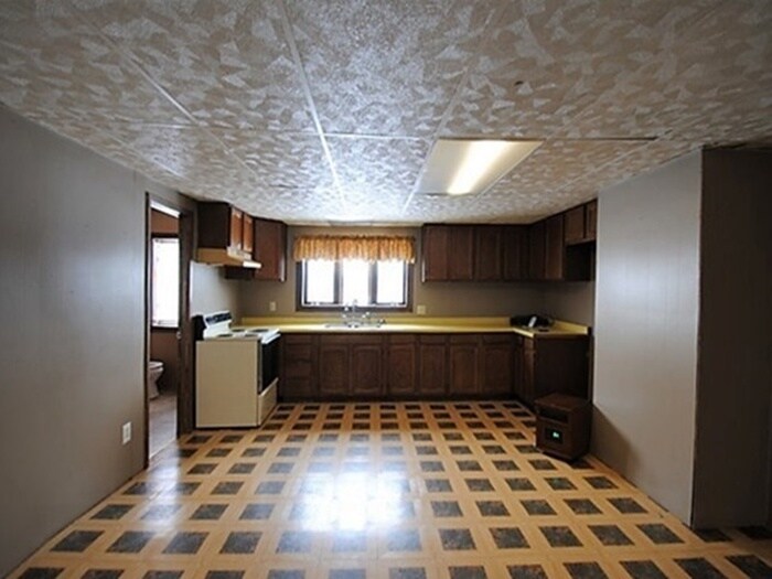More Photos Of N10005 Highway 73, Greenwood Bar For Sale