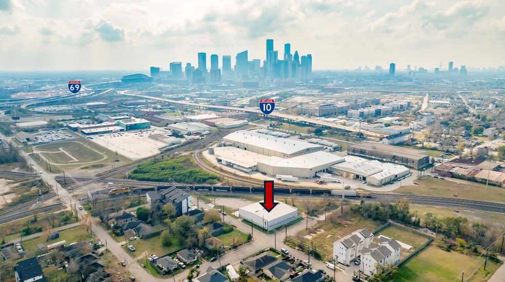 Primary Photo Of 2219 Brooks St, Houston Warehouse For Sale
