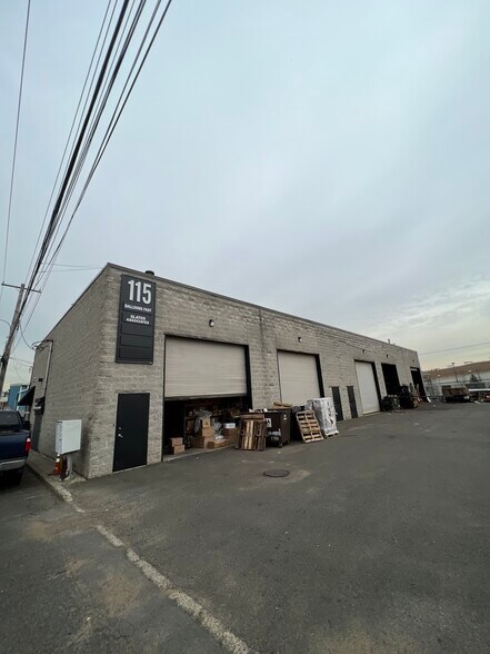 More Photos Of 115 Industrial Loop, Staten Island Distribution For Lease