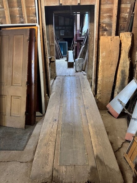 More Photos Of 1009 Mills St, Black Earth Warehouse For Sale