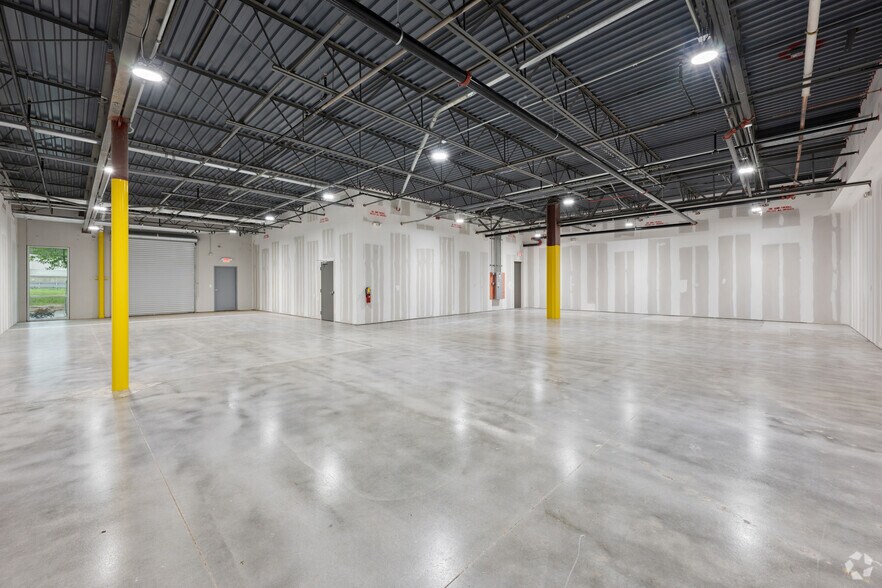 More Photos Of 2975 Breckinridge Blvd, Duluth Industrial For Lease