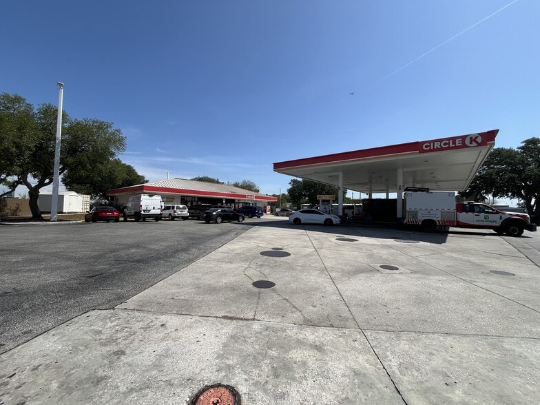 More Photos Of 3730 Airport Rd, Lakeland Convenience Store For Sale