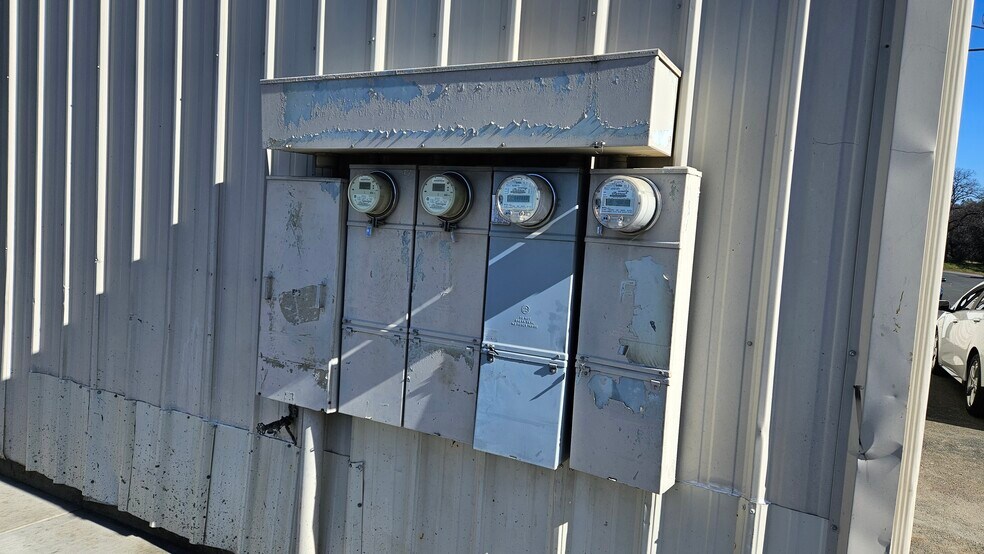 More Photos Of 19506 Industrial Dr, Sonora Warehouse For Sale