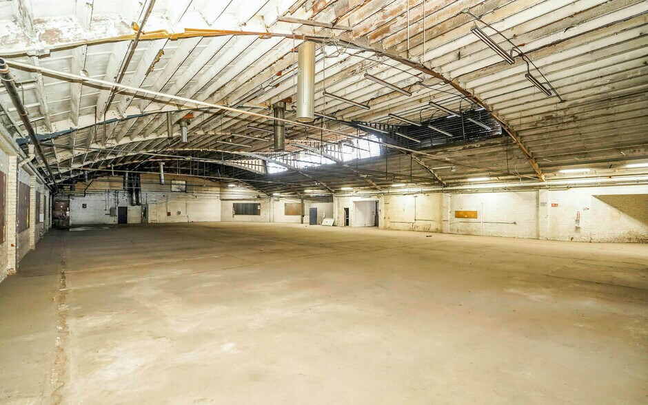 More Photos Of 3301 E 14th St, Los Angeles Warehouse For Sale