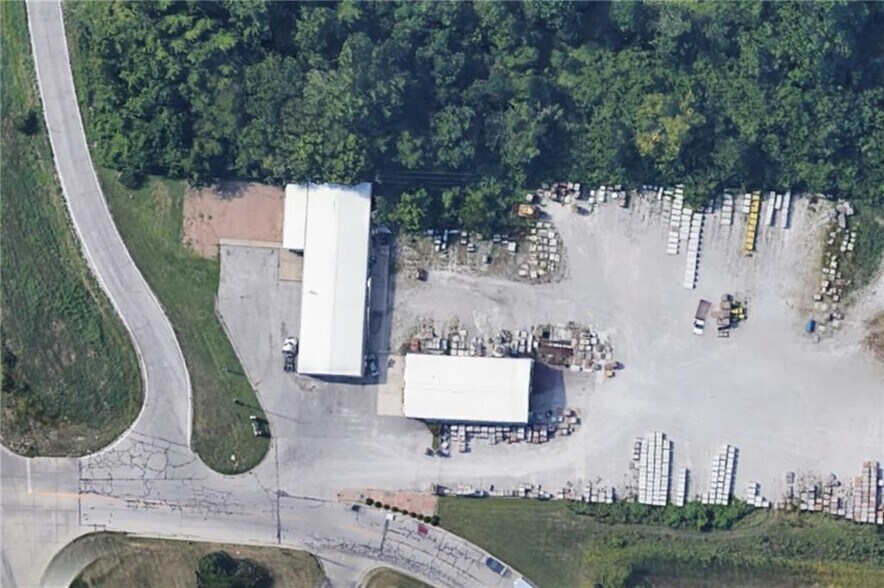 More Photos Of 1502 SW Market St, Lees Summit Industrial For Sale