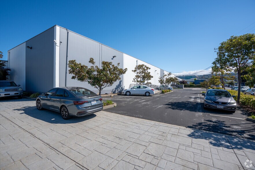 More Photos Of 1755 Rollins Rd, Burlingame Warehouse For Lease