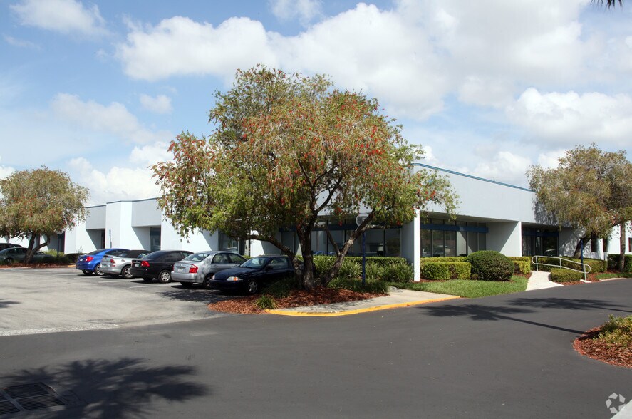 More Photos Of 4710 Eisenhower Blvd, Tampa Unknown For Lease