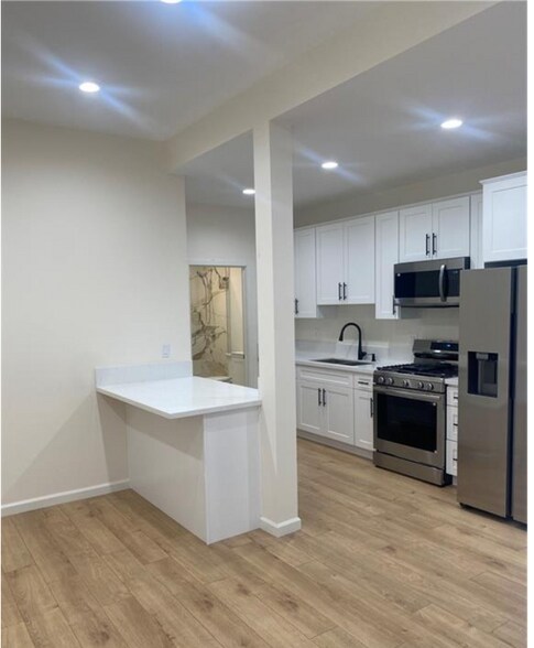 More Photos Of 405 W Broadway, Glendale Apartments For Sale