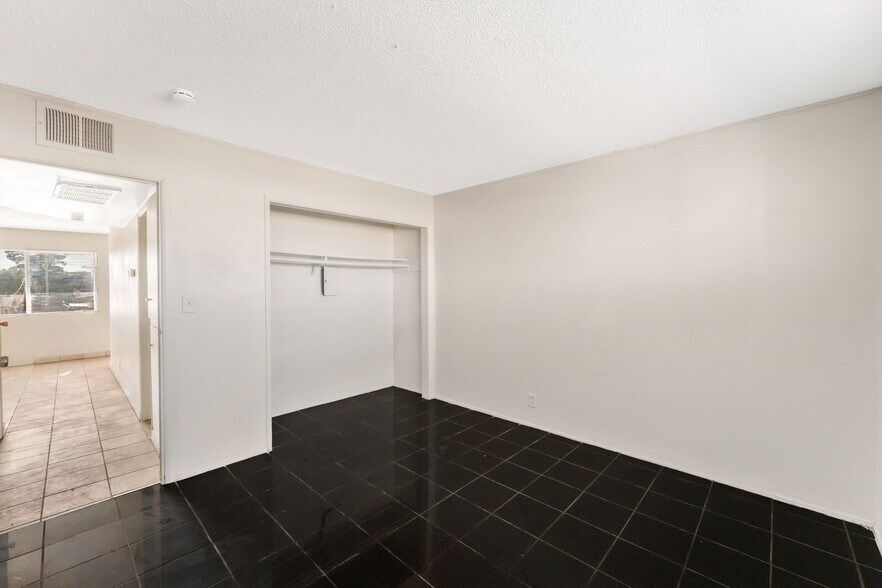 More Photos Of 5104 Pebble Beach Blvd, Las Vegas Apartments For Sale
