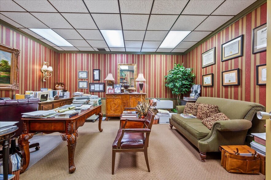 More Photos Of 111 W Commerce St, Lewisburg Bank For Sale