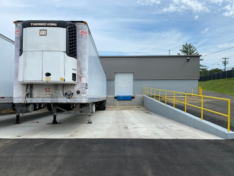 More Photos Of 6901 N Crescent Blvd, Pennsauken Warehouse For Lease