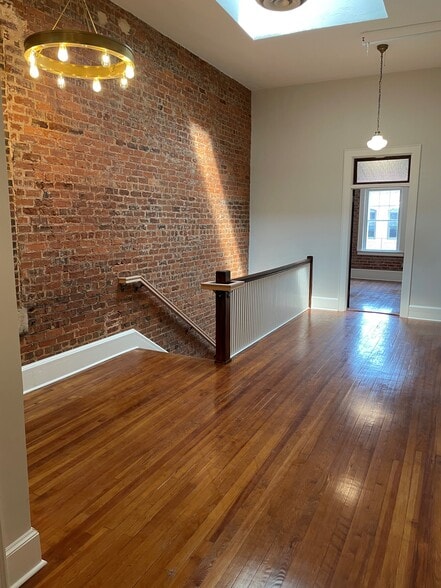 More Photos Of 121-129 N Main St, Mooresville Storefront Retail Office For Lease