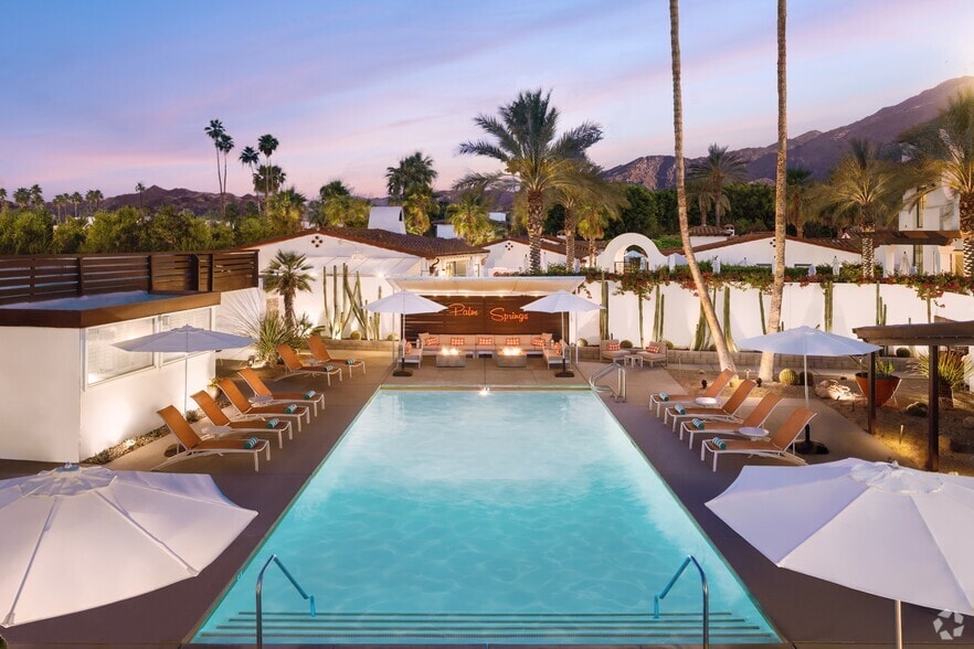 More Photos Of 225 W Baristo Rd, Palm Springs Hotel For Sale