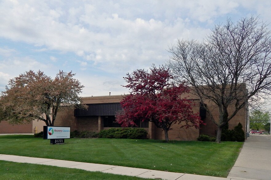 Primary Photo Of 31771 Sherman Ave, Madison Heights Warehouse For Sale