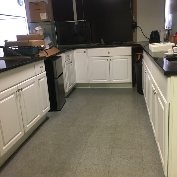 More Photos Of 36 Main St, Madison Storefront For Lease