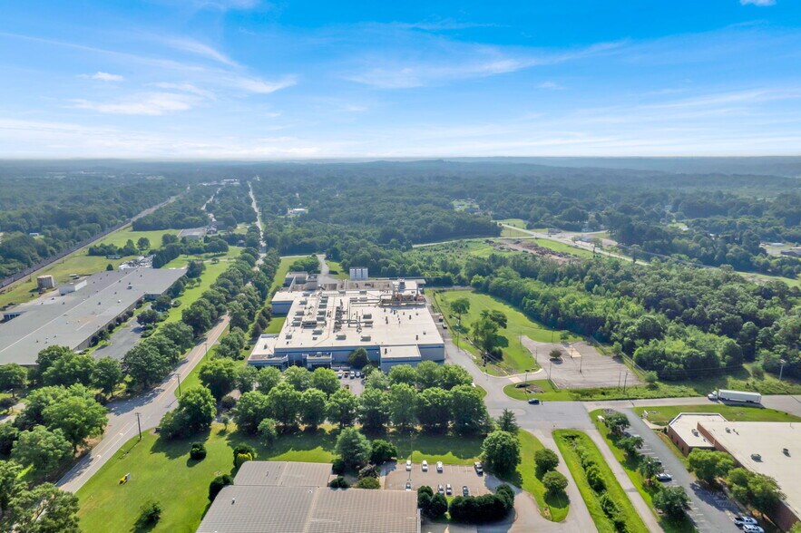 More Photos Of 816 W Fieldcrest Rd, Eden Industrial For Sale