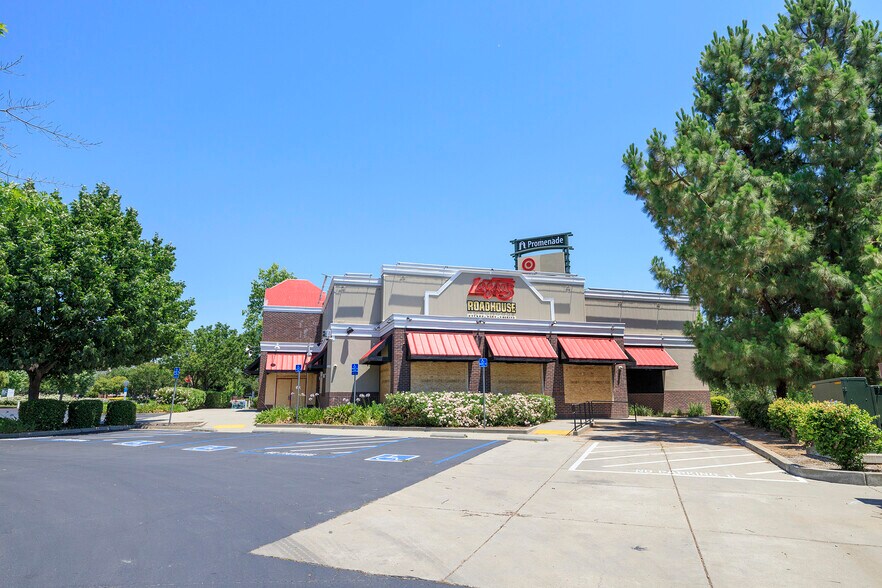 More Photos Of 3698 N Freeway Blvd, Sacramento Restaurant For Lease