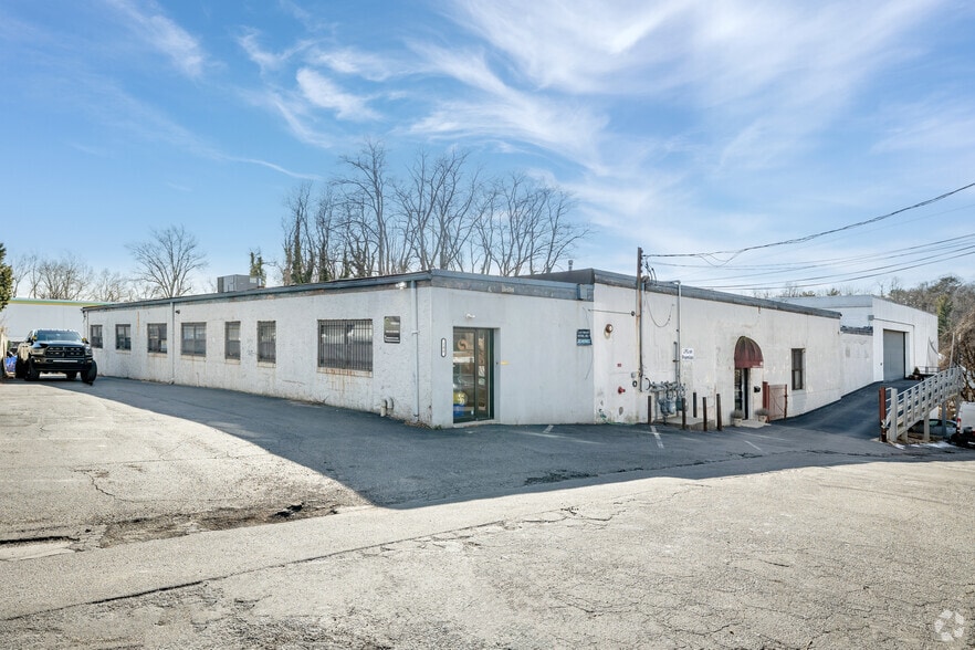 More Photos Of 100 Carney St, Glen Cove Manufacturing For Sale