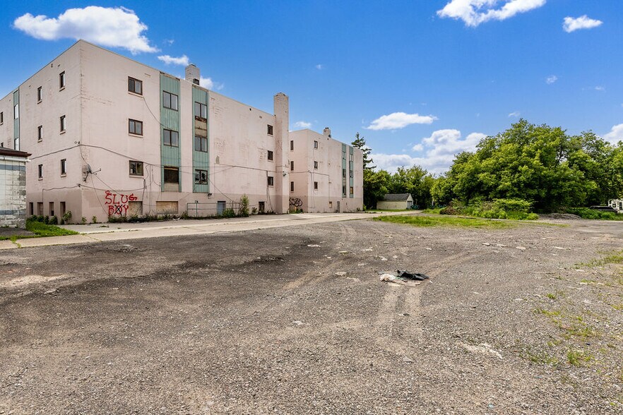 More Photos Of 628 9th St, Niagara Falls Apartments For Sale