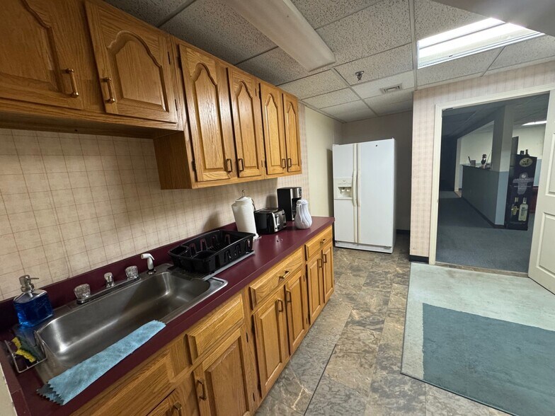 More Photos Of 168 Ayer Rd, Littleton Warehouse For Lease